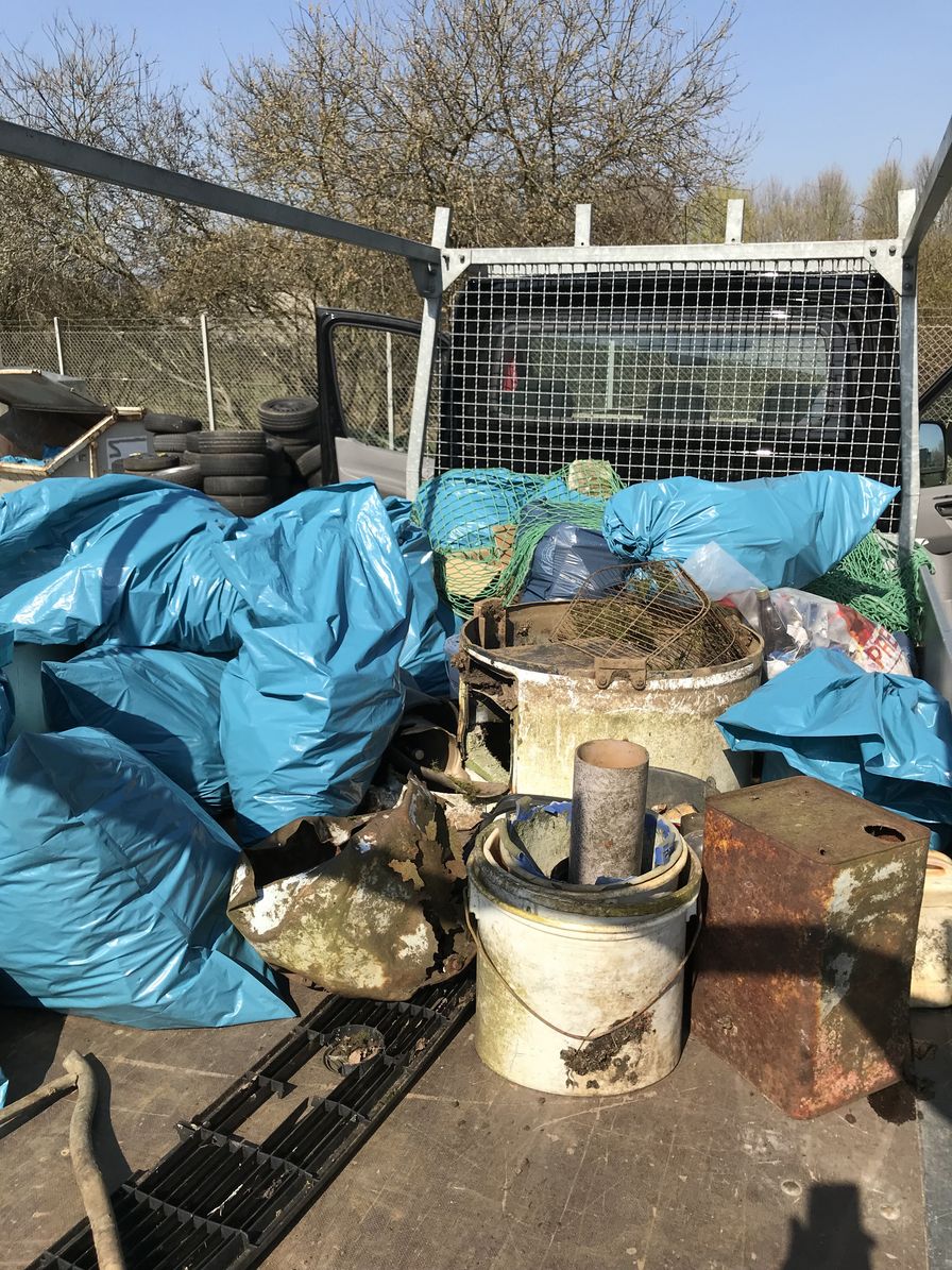 Großteile, Farbeimer, Müll jeder Art Großteile, Farbeimer, Müll jeder Art