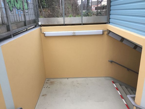 Frisch gestrichen Treppenbereich auf der Nordseite